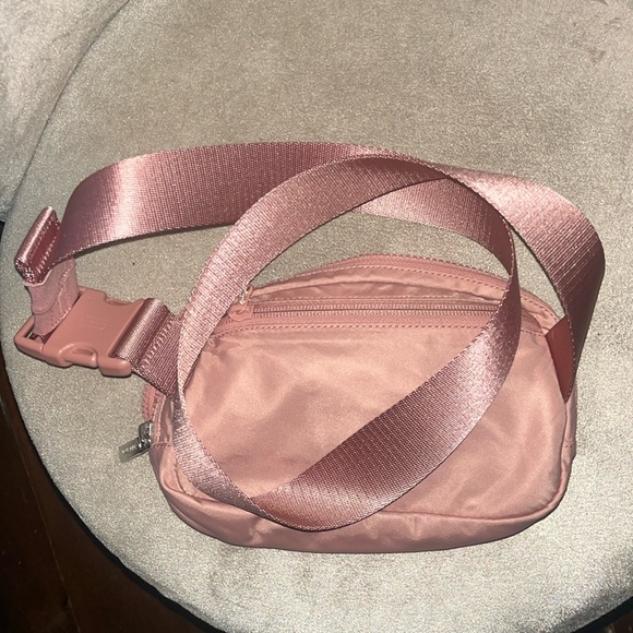 Lululemon belt bag crossbody - Picture 7 of 7